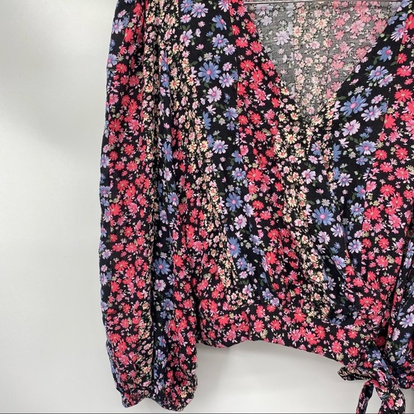 American Eagle Blue Pink Floral Wrap Blouse S - Picture 3 of 5